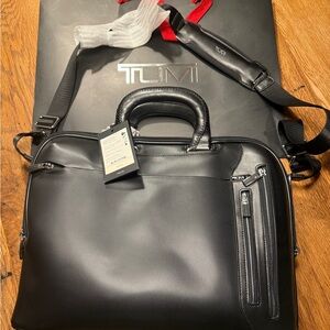 Tumi Arrivè Narita Slim Briefcase - Brand new, unused, w shopping bag, cloth bag